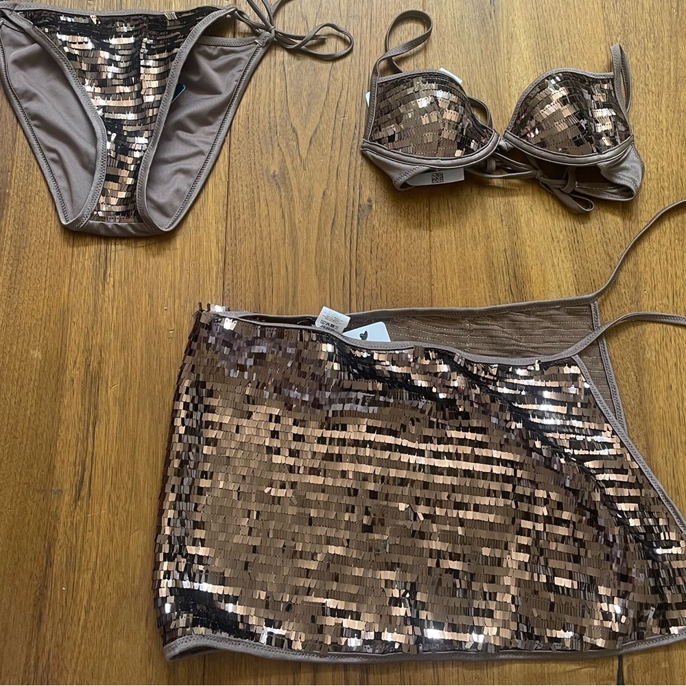 A three piece swim set, never worn and brand new!!
Top:32A 
bottom: S 
skirt:M-L